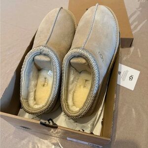 UGG Tasman Slippers Size 12 or Women’s,  size 10 for Men’s Mustard seed